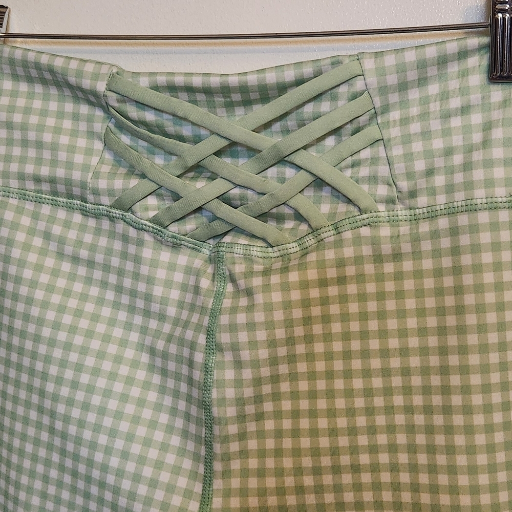 Soft Sage Green Leggings with Lightweight Fabric - Picture 3 of 5